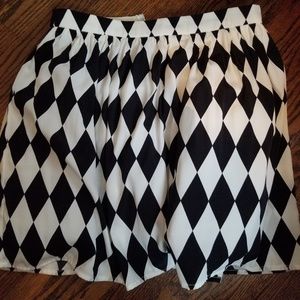 Diamond pattern mini skirt